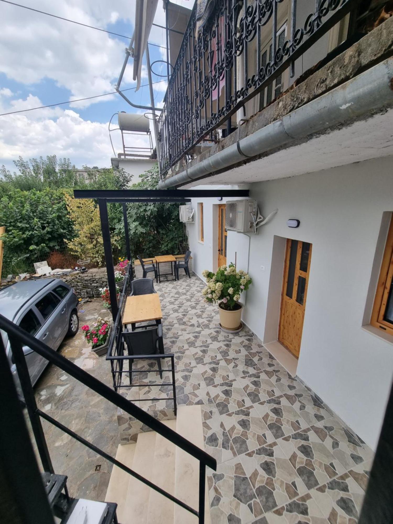 Bed and Breakfast Tony'S Terrace Gjirokastër Exterior foto